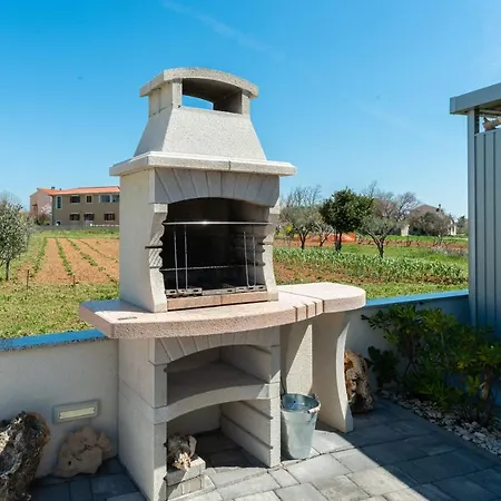 Beachfront Reiterer V1 With Jacuzzi 30 Meters From The - Crowonder Luxury Rent Villa *