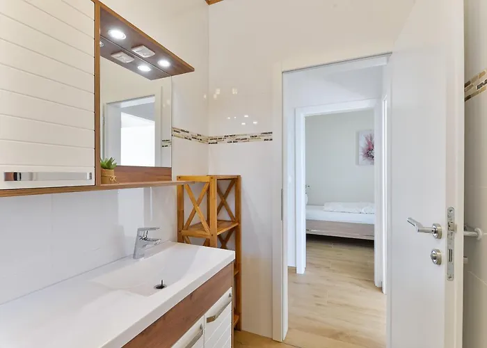 Beachfront Reiterer V1 With Jacuzzi 30 Meters From The - Crowonder Luxury Rent Willa