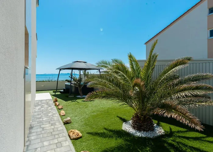 Beachfront Reiterer V1 With Jacuzzi 30 Meters From The - Crowonder Luxury Rent * Privlaka (Zadar)