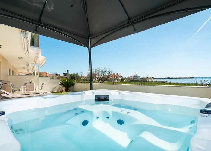 Beachfront Reiterer V1 With Jacuzzi 30 Meters From The - Crowonder Luxury Rent Villa Privlaka