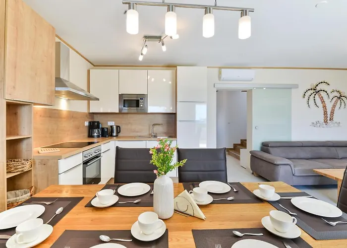 Willa Beachfront Reiterer V1 With Jacuzzi 30 Meters From The - Crowonder Luxury Rent