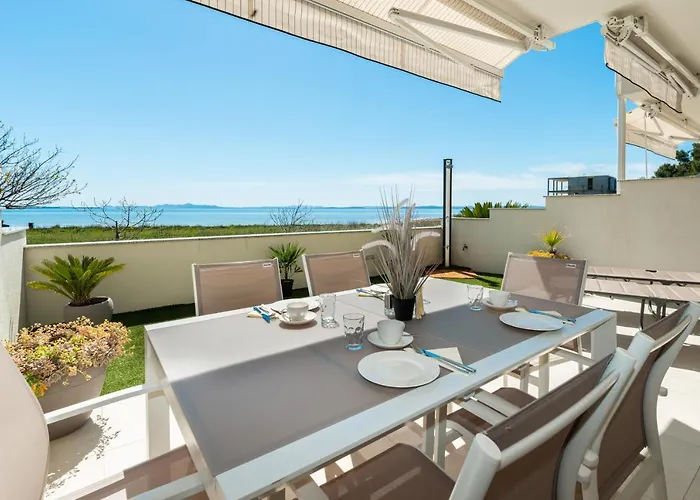 Beachfront Reiterer V1 With Jacuzzi 30 Meters From The - Crowonder Luxury Rent *