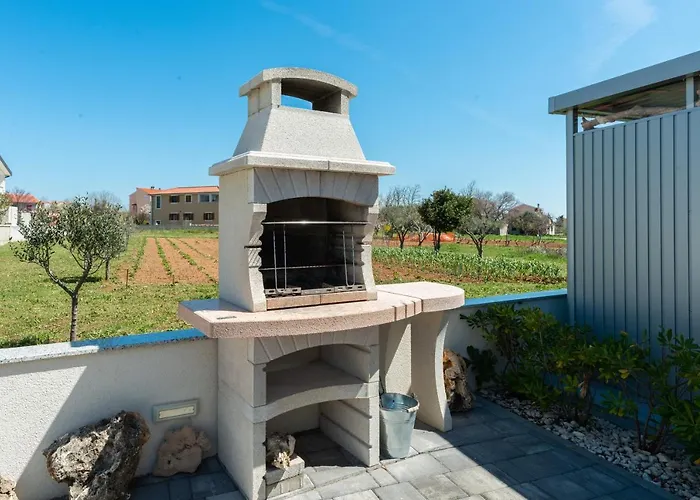 Beachfront Reiterer V1 With Jacuzzi 30 Meters From The - Crowonder Luxury Rent Villa *