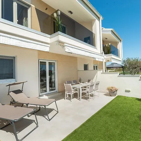 Beachfront Reiterer V1 With Jacuzzi 30 Meters From The - Crowonder Luxury Rent Privlaka (Zadar)