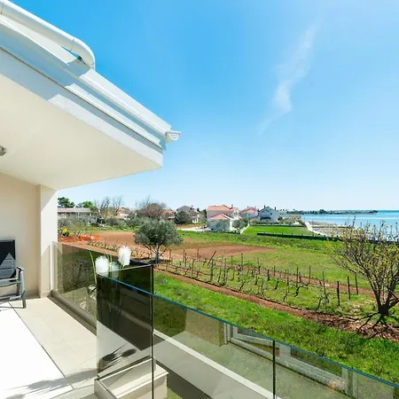 Beachfront Reiterer V1 With Jacuzzi 30 Meters From The - Crowonder Luxury Rent *