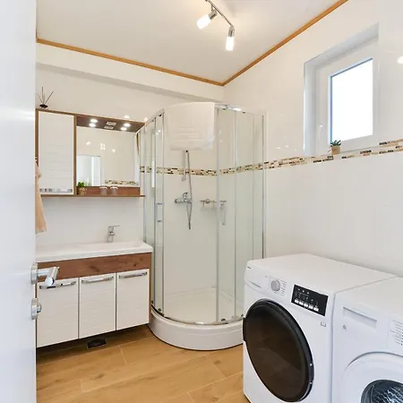 Beachfront Reiterer V1 With Jacuzzi 30 Meters From The - Crowonder Luxury Rent