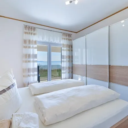 Beachfront Reiterer V1 With Jacuzzi 30 Meters From The - Crowonder Luxury Rent