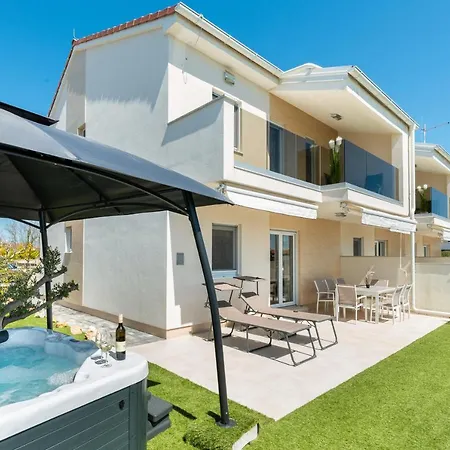Villa Beachfront Reiterer V1 With Jacuzzi 30 Meters From The - Crowonder Luxury Rent *