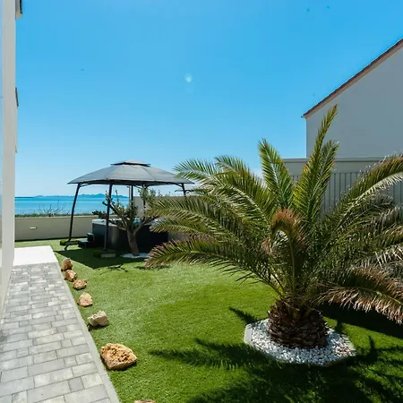 Beachfront Reiterer V1 With Jacuzzi 30 Meters From The - Crowonder Luxury Rent * Privlaka (Zadar)