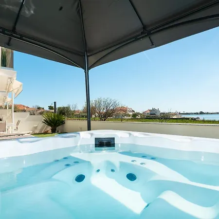Beachfront Reiterer V1 With Jacuzzi 30 Meters From The - Crowonder Luxury Rent Villa Privlaka (Zadar)