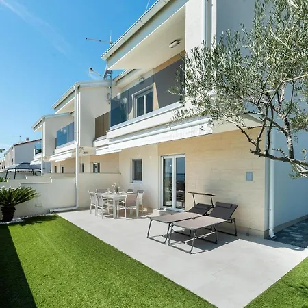 Villa Beachfront Reiterer V1 With Jacuzzi 30 Meters From The - Crowonder Luxury Rent