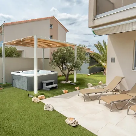 Villa Beachfront Reiterer V1 With Jacuzzi 30 Meters From The - Crowonder Luxury Rent *