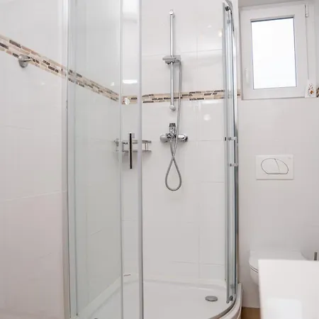 Villa Beachfront Reiterer V1 With Jacuzzi 30 Meters From The - Crowonder Luxury Rent Privlaka (Zadar)