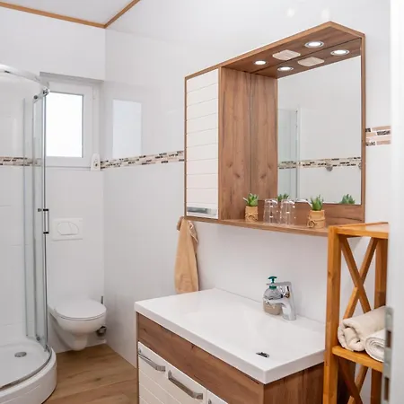 Beachfront Reiterer V1 With Jacuzzi 30 Meters From The - Crowonder Luxury Rent Privlaka (Zadar)