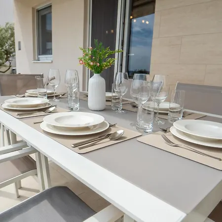Villa Beachfront Reiterer V1 With Jacuzzi 30 Meters From The - Crowonder Luxury Rent Privlaka (Zadar)