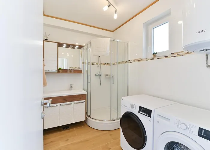 Beachfront Reiterer V1 With Jacuzzi 30 Meters From The - Crowonder Luxury Rent